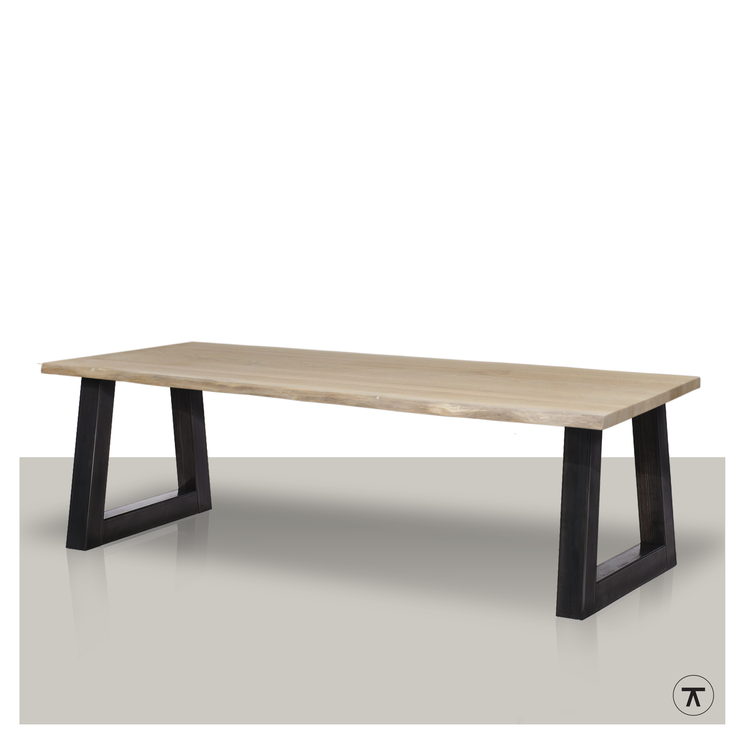 Boomstamtafel-Europees-Eiken-met-metalen-trapeze-U-onderstel