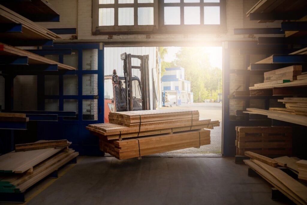 Heftruck met Europees Eiken planken Van Tafel