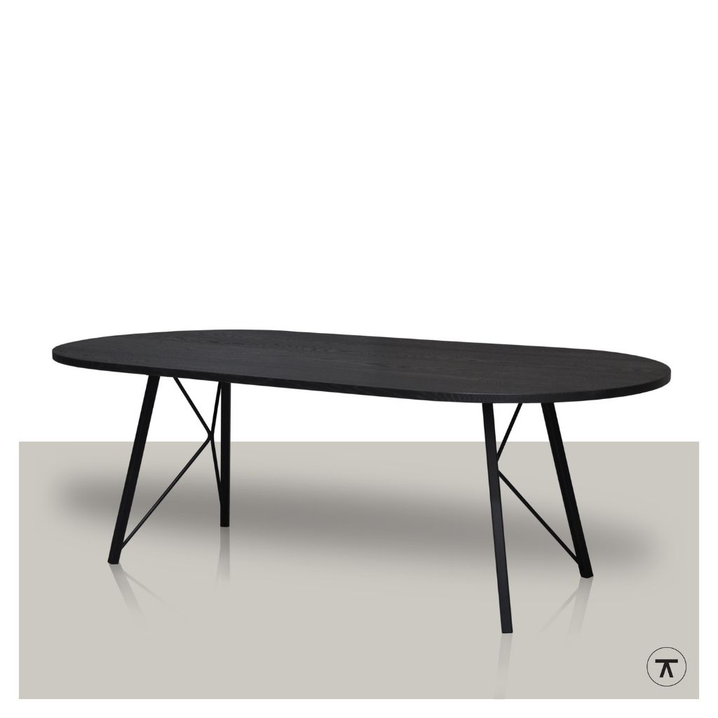 Depth-plat-ovale-eiken-eettafel-met-metalen-onderstel-met-draadelementen-zwart