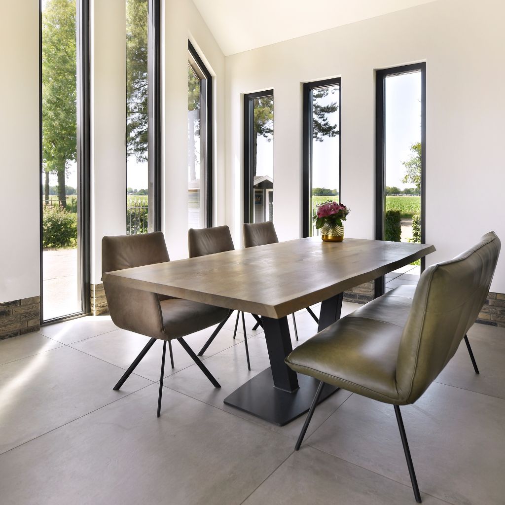 The-Art-Of-Living-tafel-en-stoelen-Van-Tafel