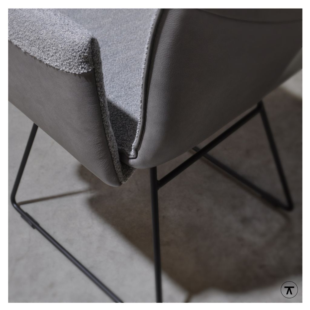 Detailfoto van slede onderstel stoel Meinke met armleuningen