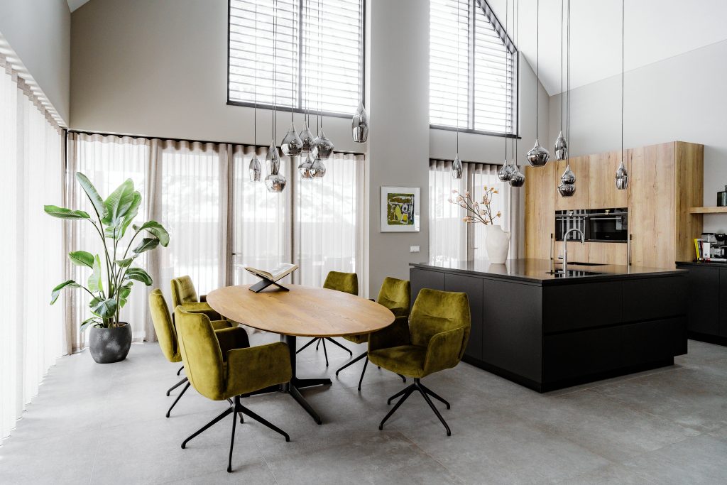 Tafel met stoelen opstelling