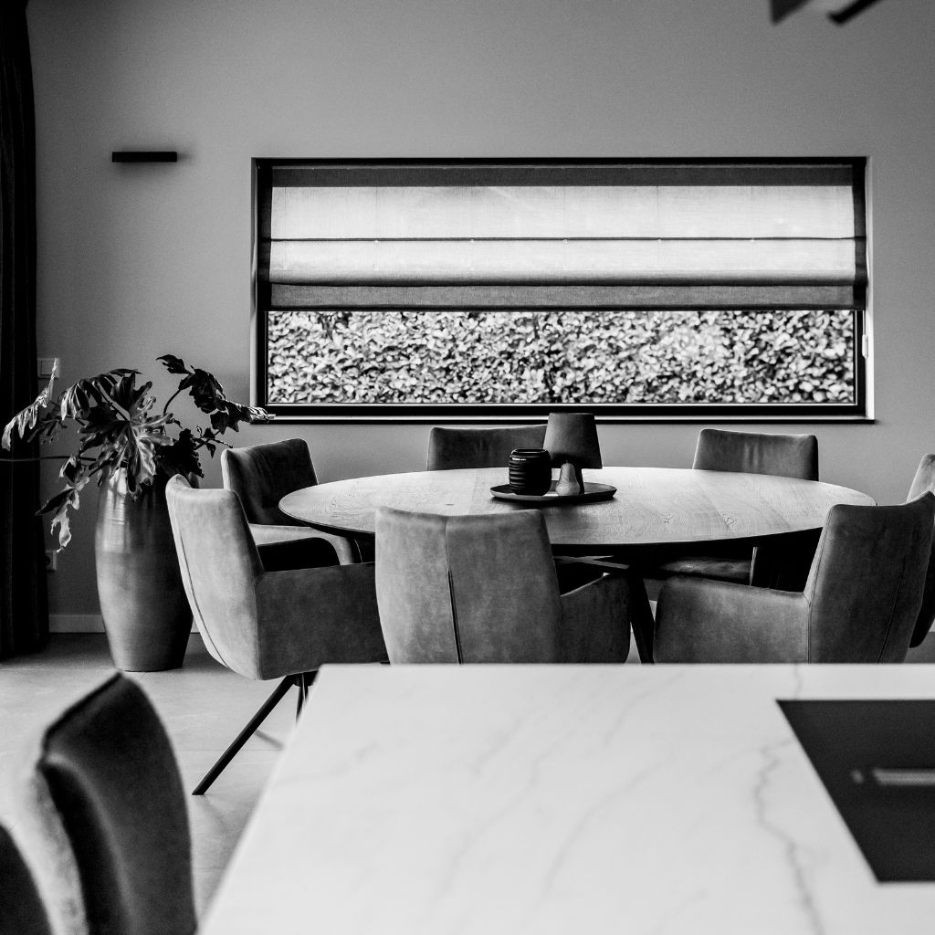 Ronde eettafel in woning
