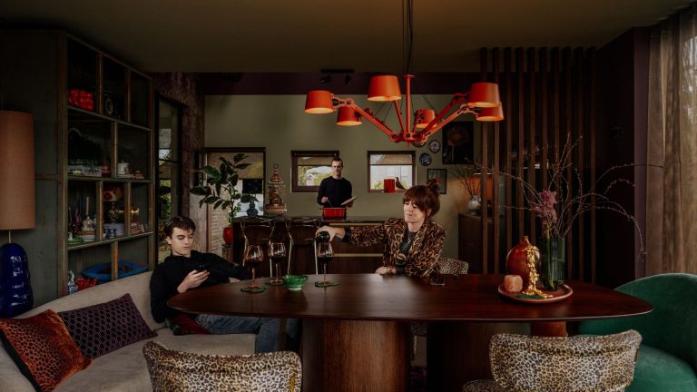 Aan tafel bij Finttage Sandra