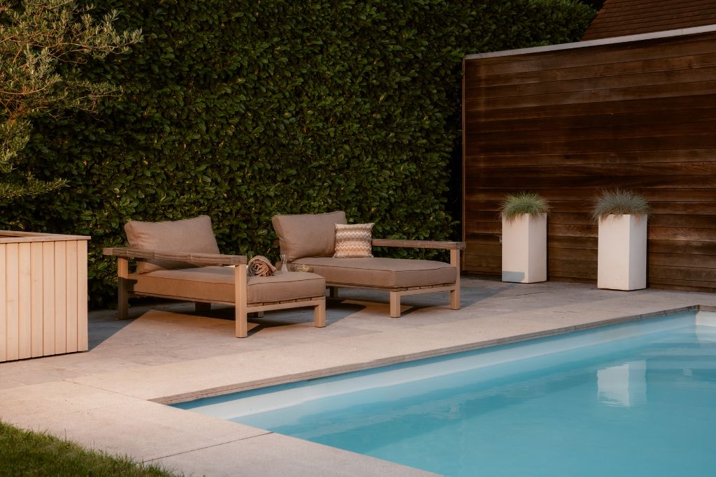 Loungebanken op maat (aan zwembad)