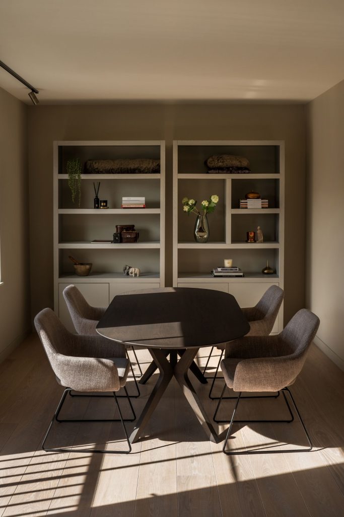 Sfeerfoto plat ovale tafel