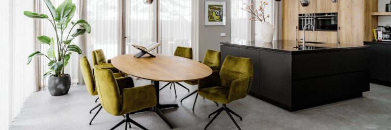 Ambiance met mooie maatwerk tafel