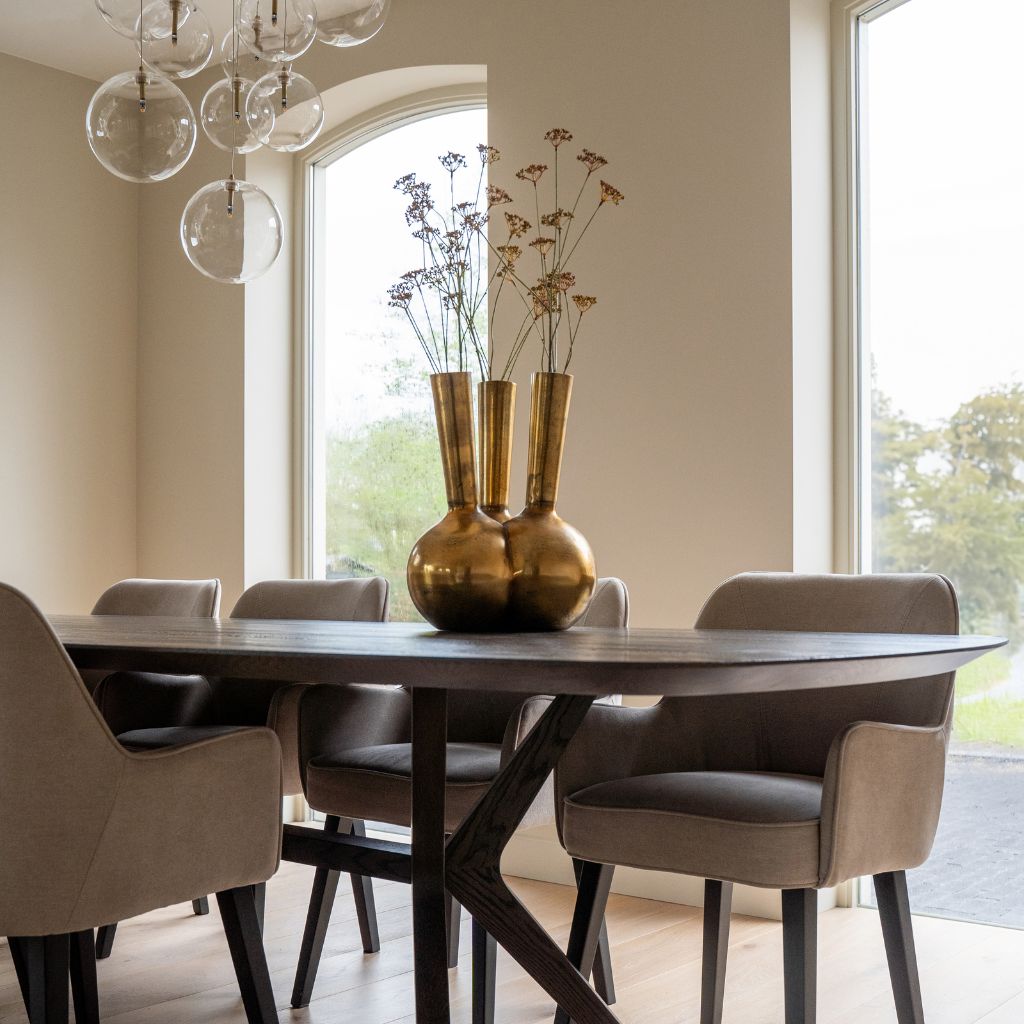 Fins ovale tafel Link in woonboerderij