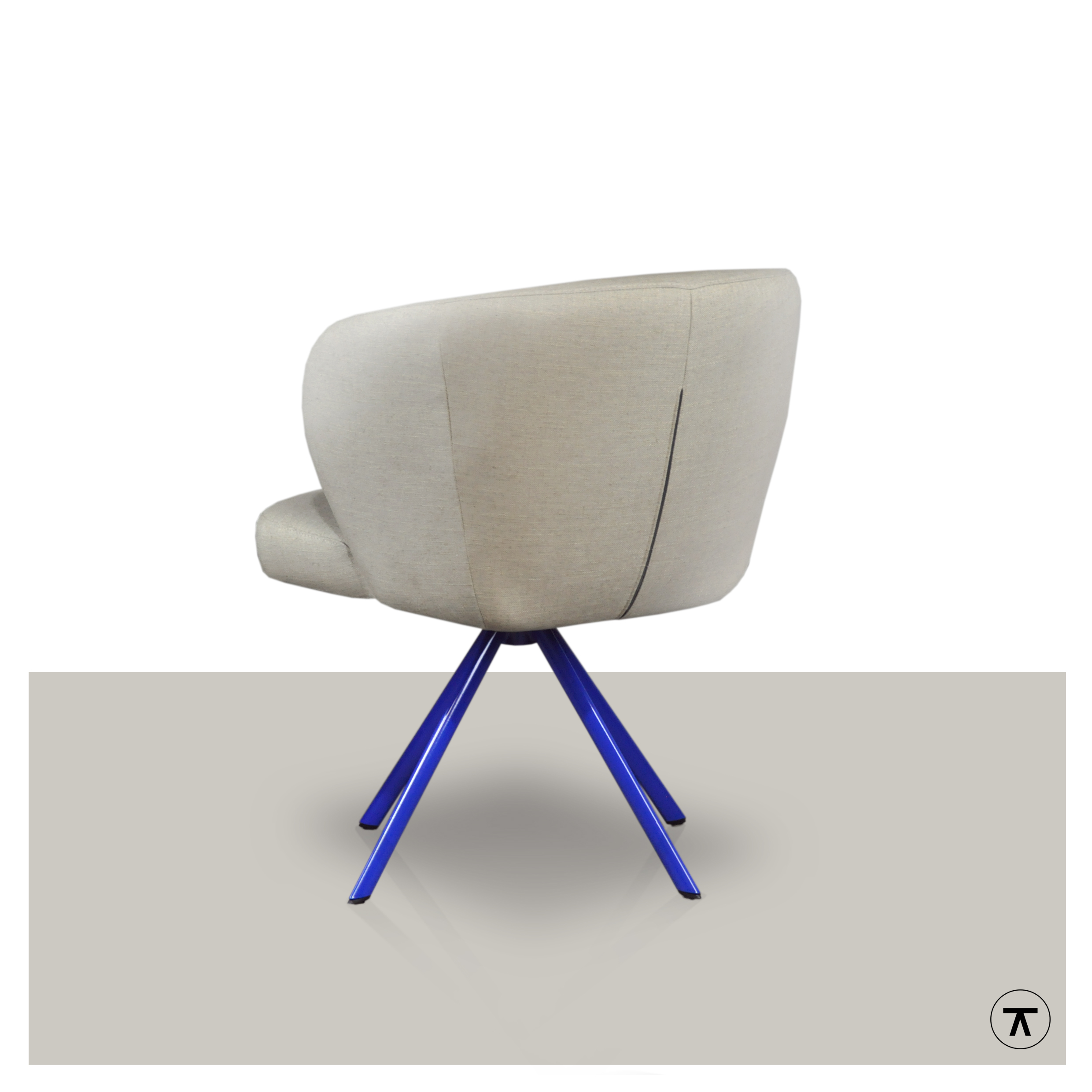 Achterkant stoel Yoel met kobaltblauw onderstel