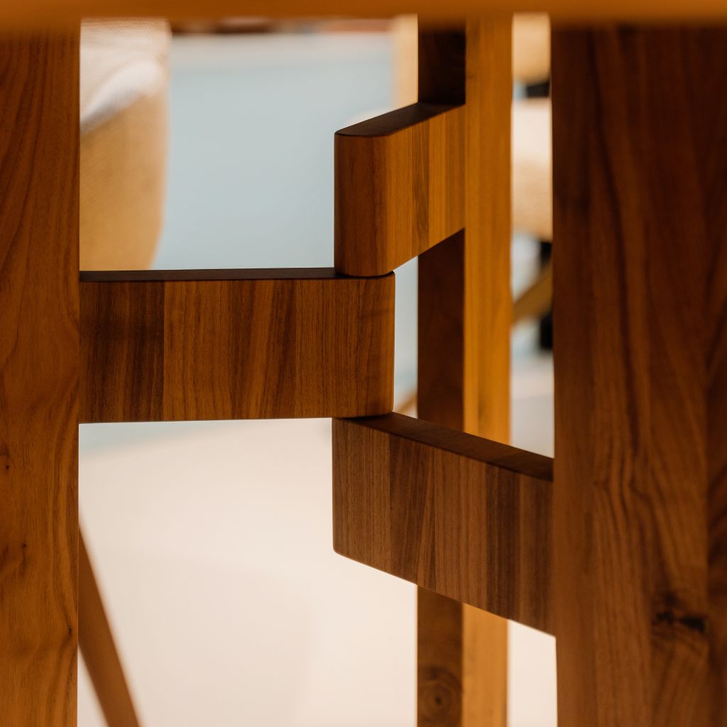 Close-up houten onderstel Tilt