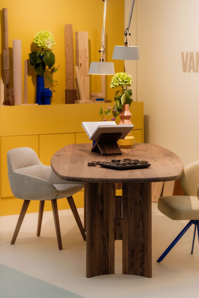 Notenhouten eettafel