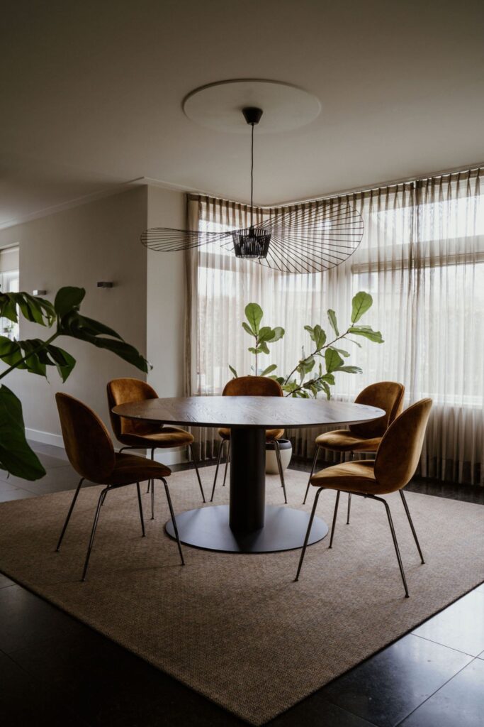 Tafel en stoelen. Het totaalplaatje