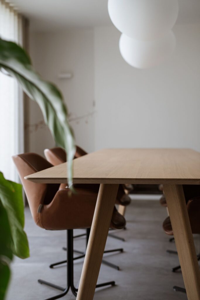 Eettafel met stoelen