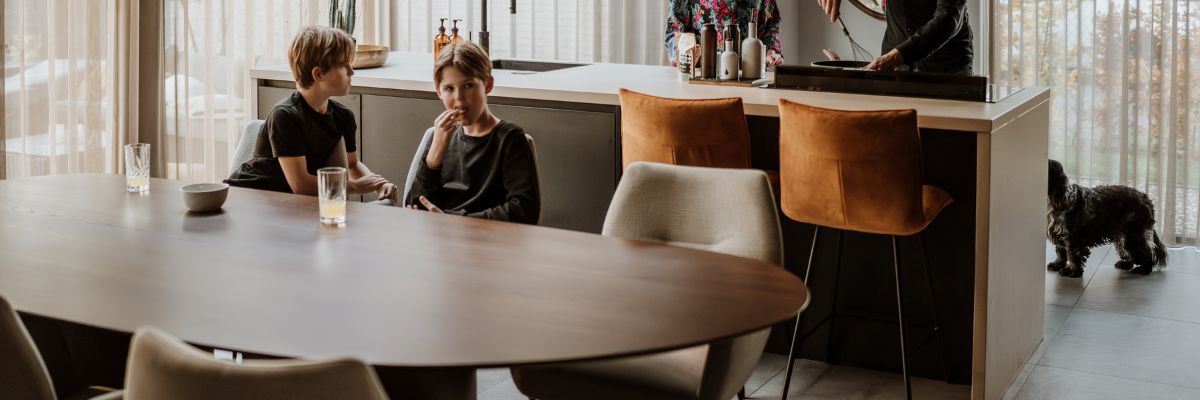 De perfecte houten tafel voor gezinnen met kinderen