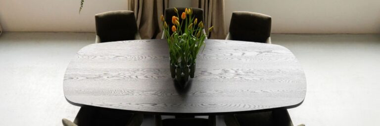 Geborsteld hout van houten tafel op maat